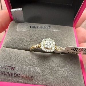 10KT Gold Diamond diamond Promise Ring in Yellow Gold - Classic Women's Ring